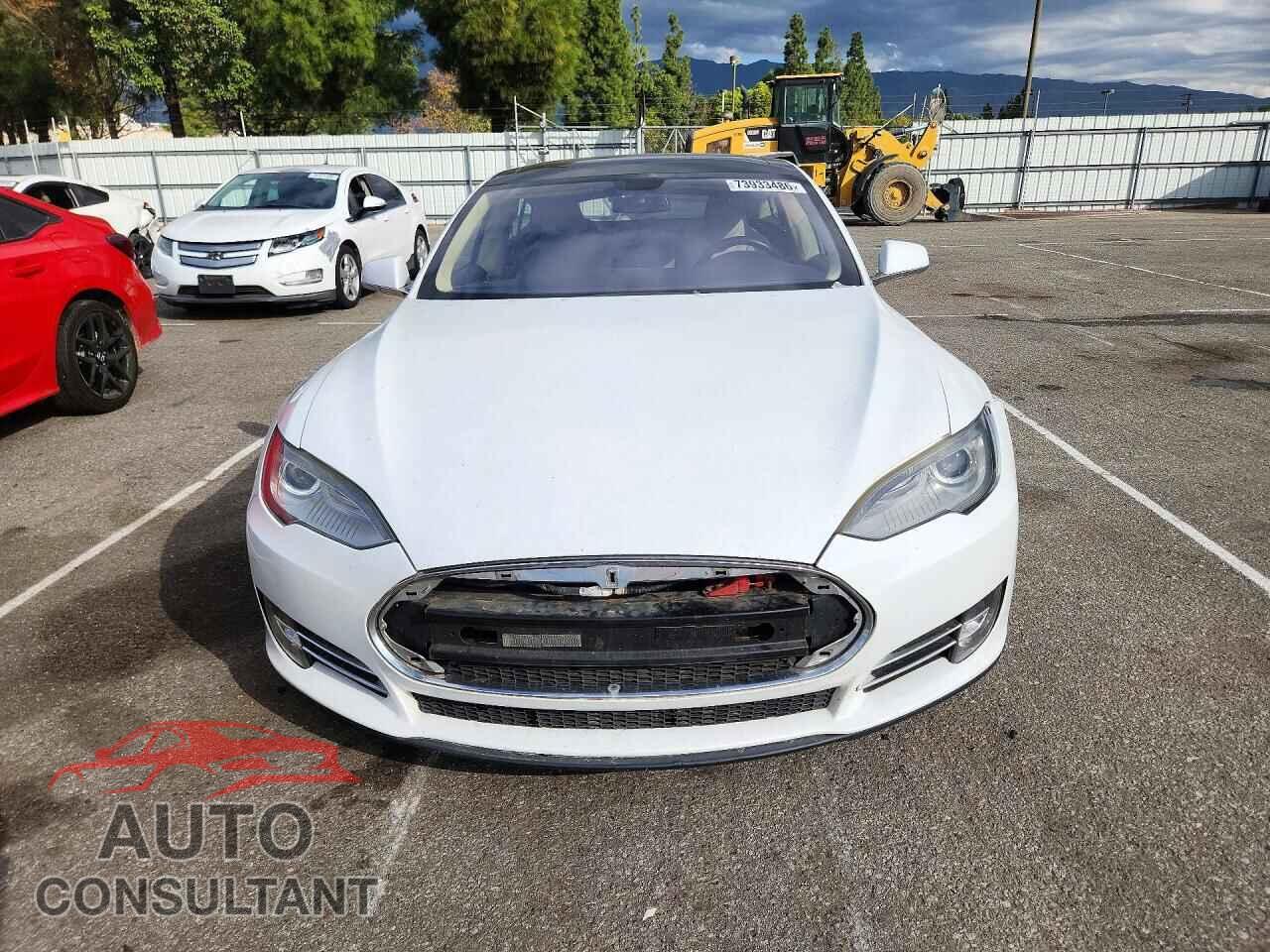 TESLA MODEL S 2013 - 5YJSA1CN8DFP04313
