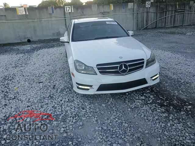 MERCEDES-BENZ C 2014 - WDDGF4HB2ER310458