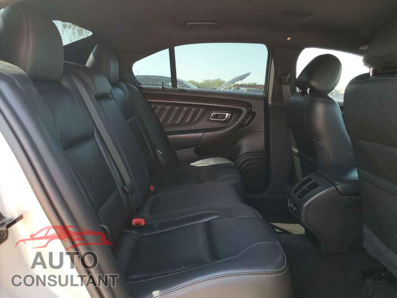 FORD TAURUS 2018 - 1FAHP2F81JG120413