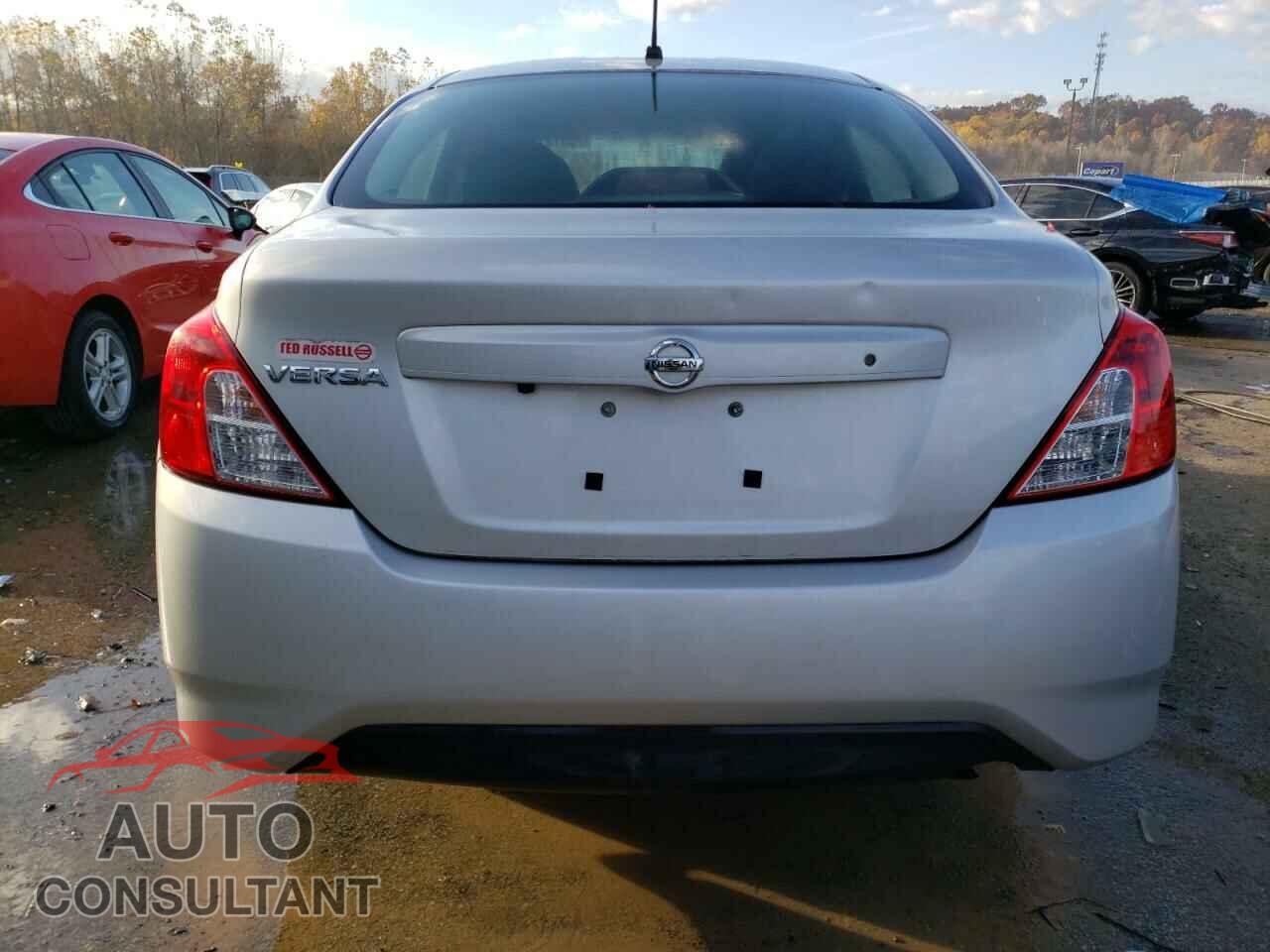 NISSAN VERSA 2019 - 3N1CN7AP3KL817023