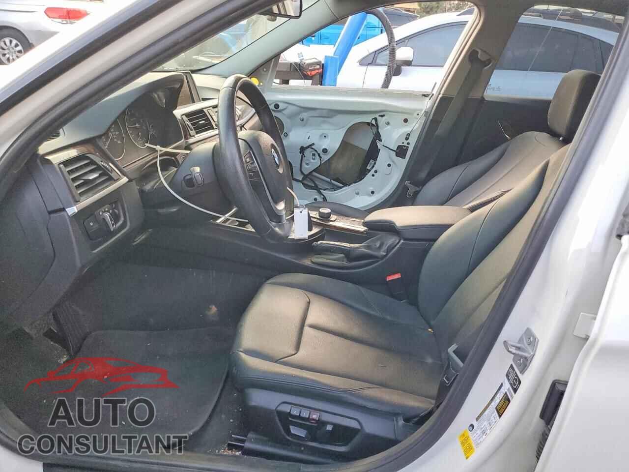 BMW 3 SERIES 2015 - WBA3C1C52FP851246