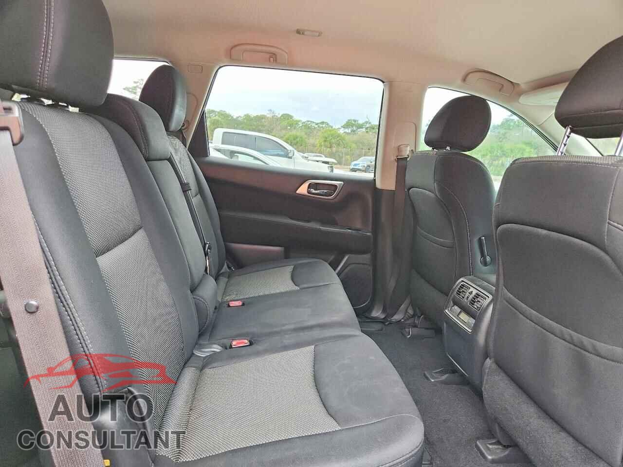 NISSAN PATHFINDER 2017 - 5N1DR2MN8HC679062