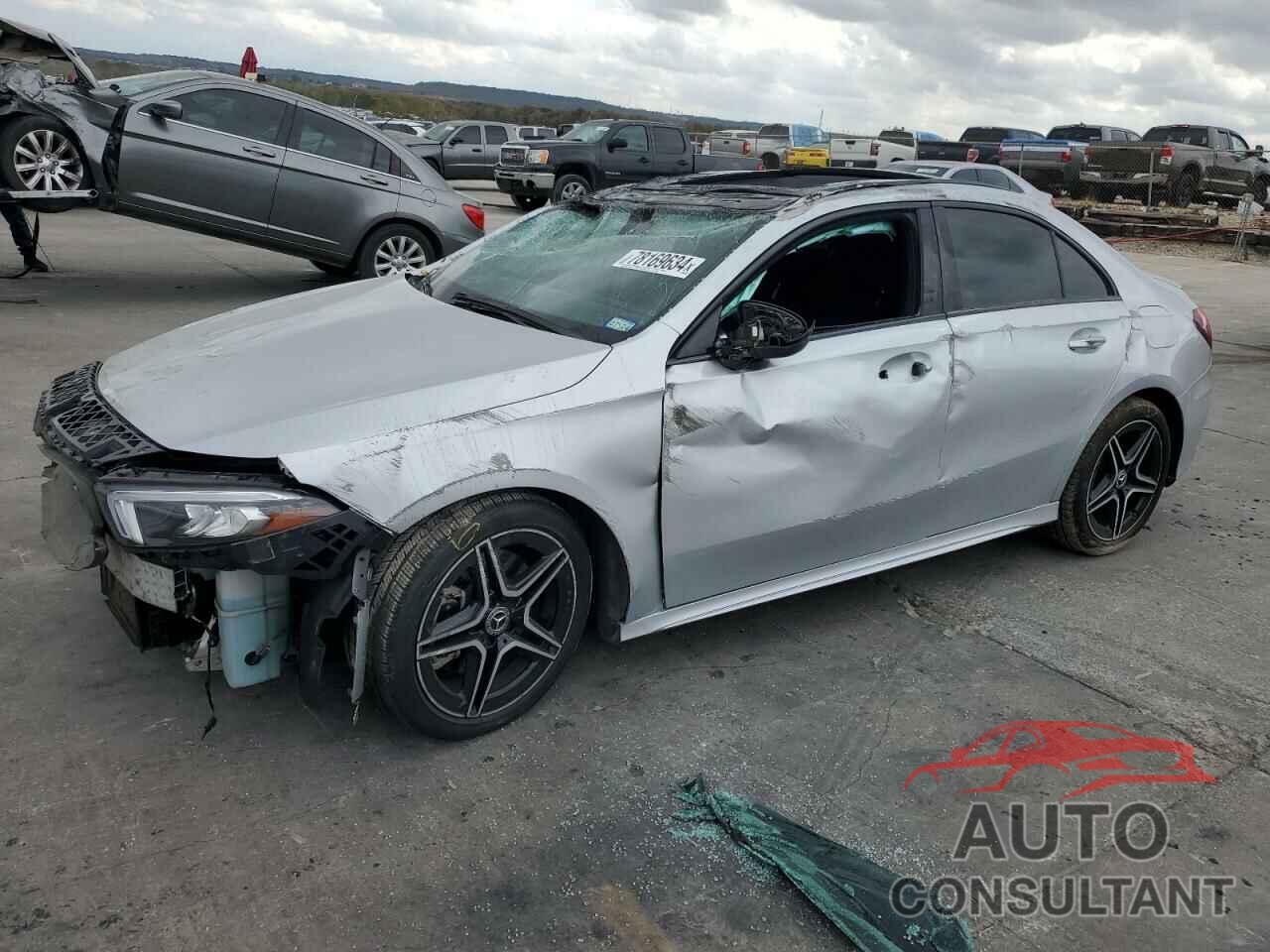 MERCEDES-BENZ A-CLASS 2019 - WDD3G4EB7KW007074