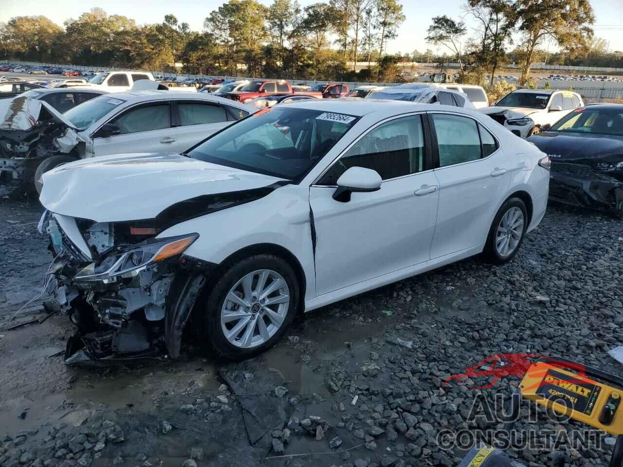 TOYOTA CAMRY 2022 - 4T1C11AK4NU071049