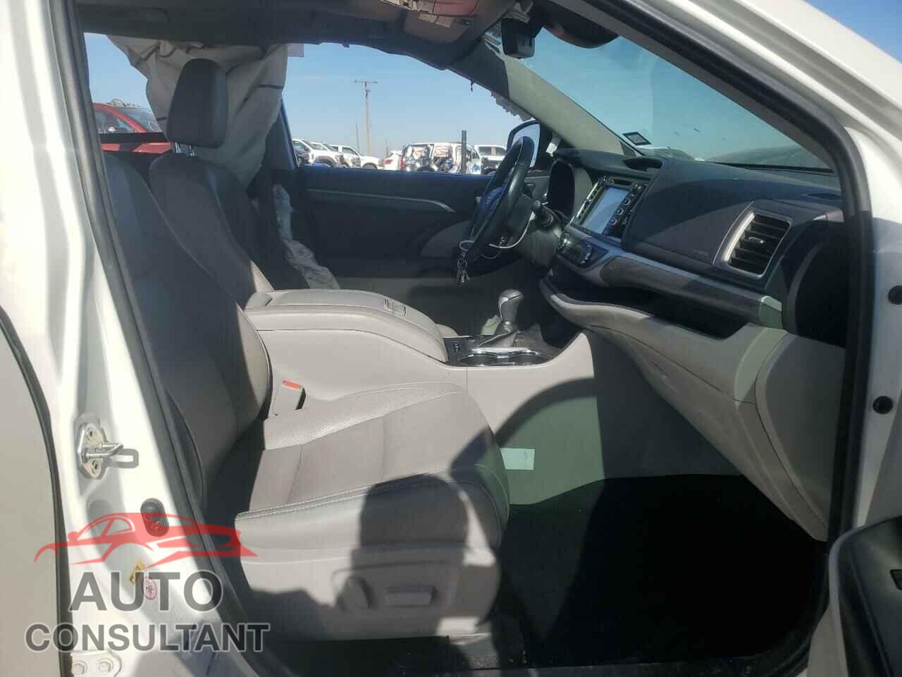 TOYOTA HIGHLANDER 2017 - 5TDDGRFH8HS032184