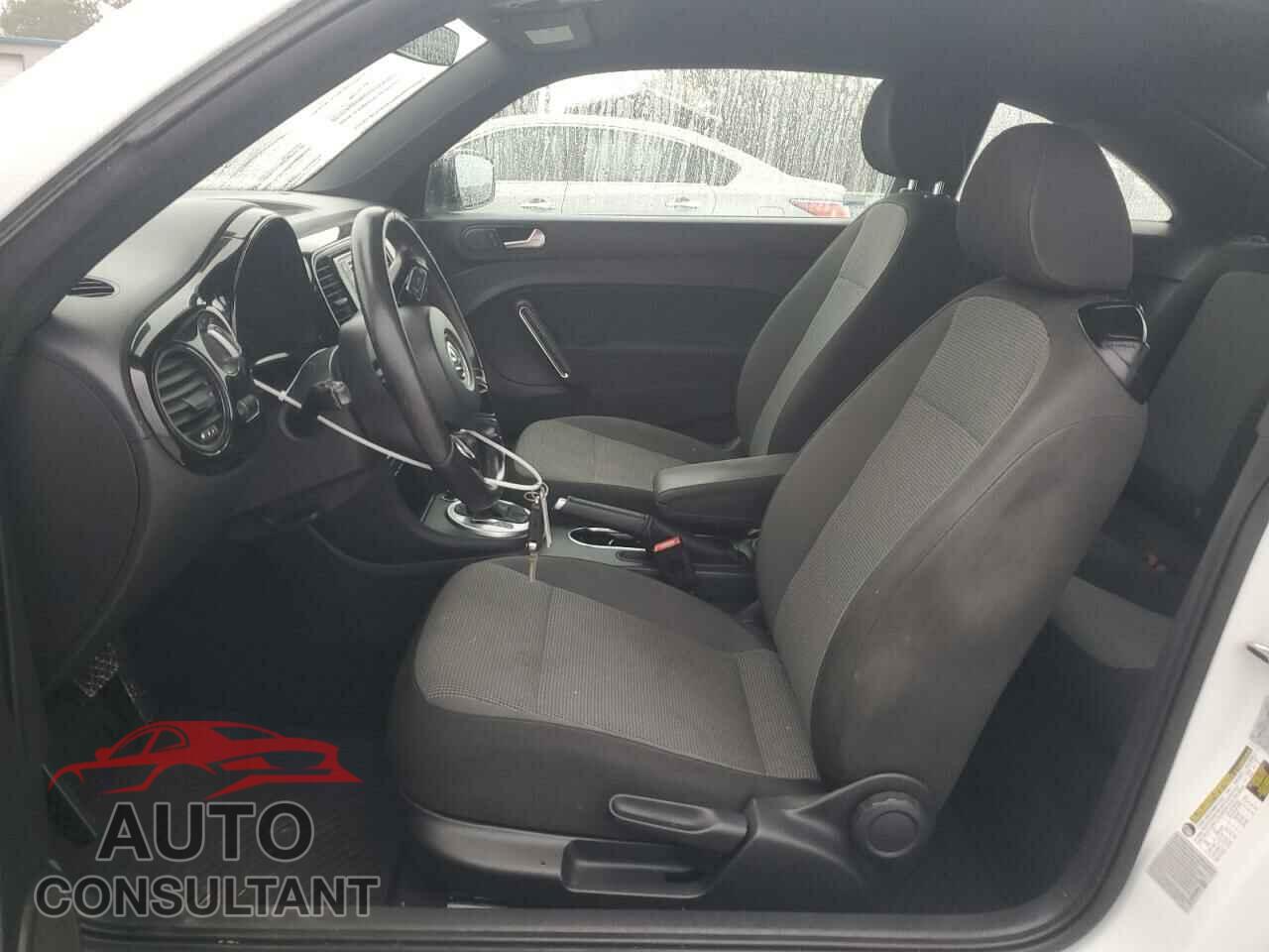 VOLKSWAGEN BEETLE 2017 - 3VWF17AT1HM603845