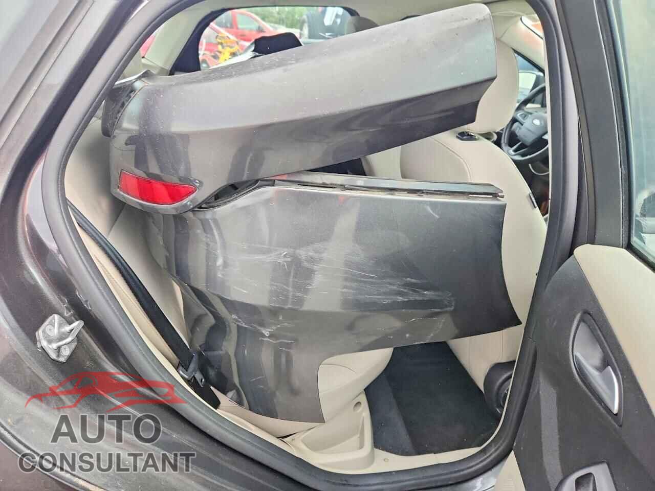 FORD FOCUS 2015 - 1FADP3F25FL291552