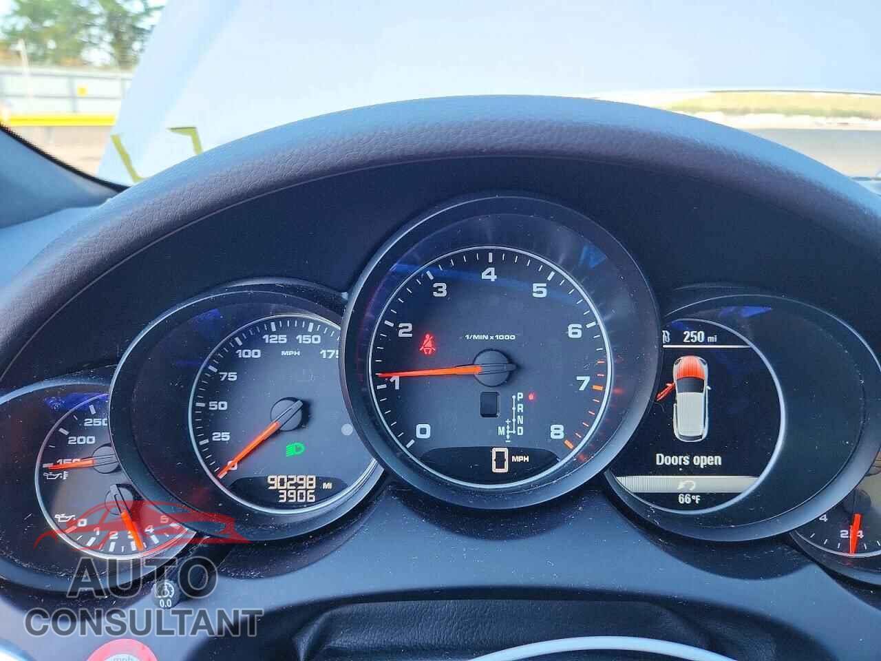 PORSCHE CAYENNE 2018 - WP1AA2A25JKA06295
