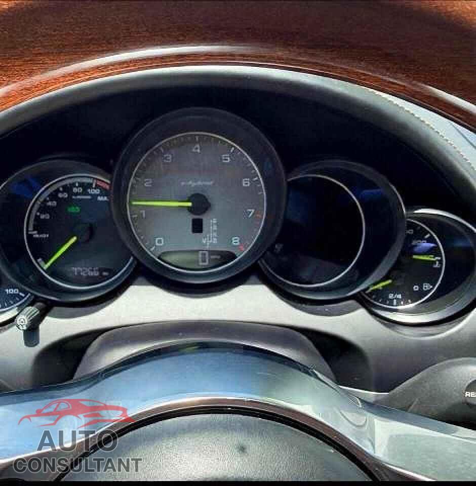 PORSCHE CAYENNE 2017 - WP1AE2A26HLA70970