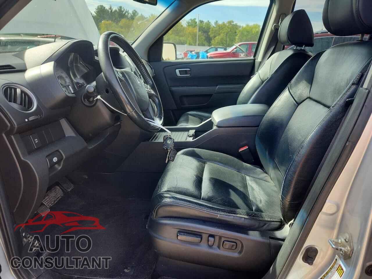 HONDA PILOT 2011 - 5FNYF4H59BB031552