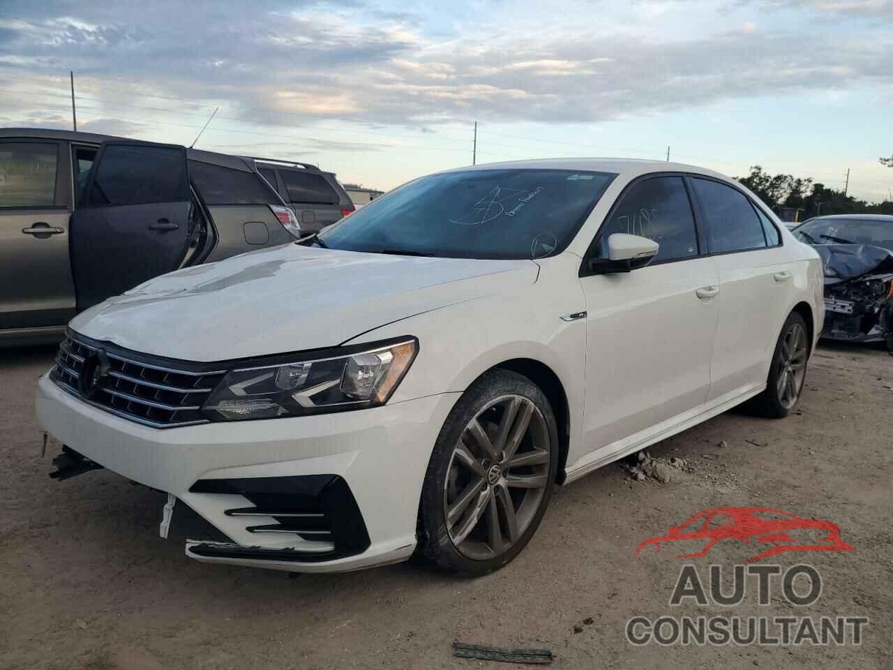 VOLKSWAGEN PASSAT 2018 - 1VWAA7A32JC023263