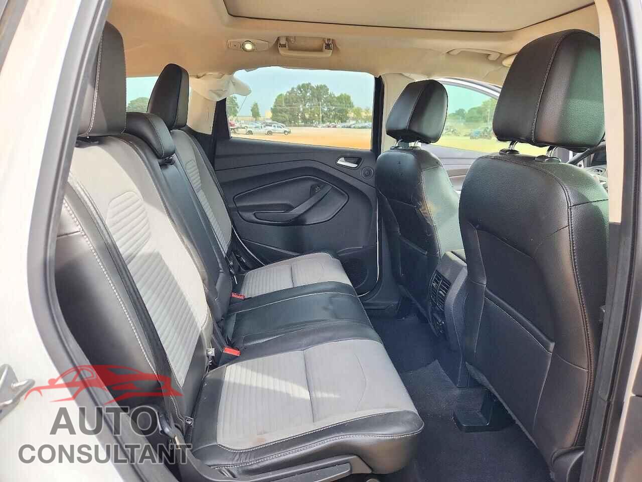 FORD ESCAPE 2017 - 1FMCU9J90HUB17662