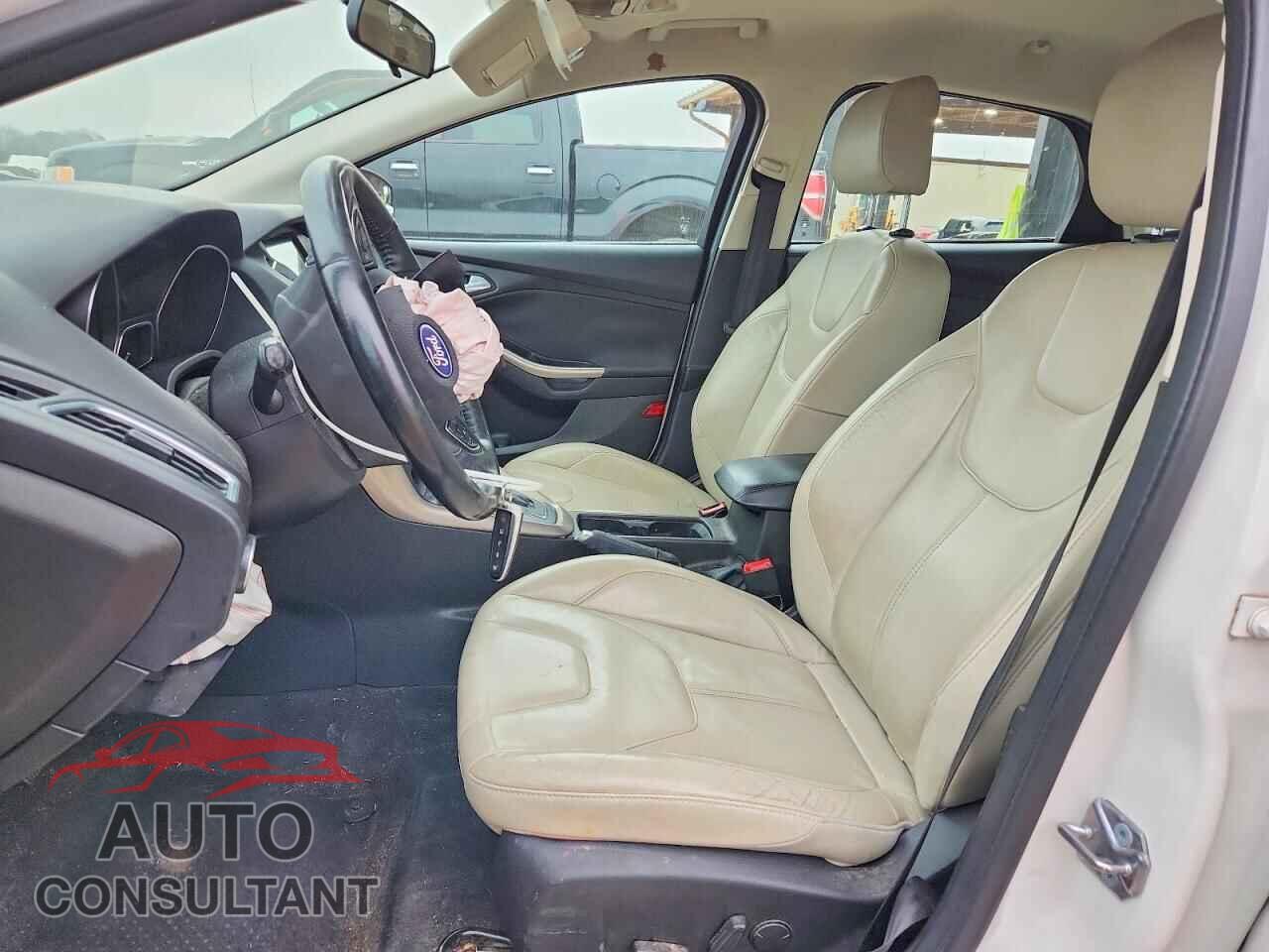 FORD FOCUS 2016 - 1FADP3N28GL307052