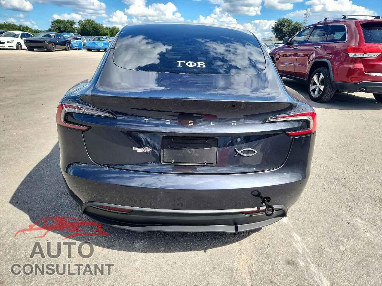 TESLA MODEL 3 2024 - 5YJ3E1EA4RF724147
