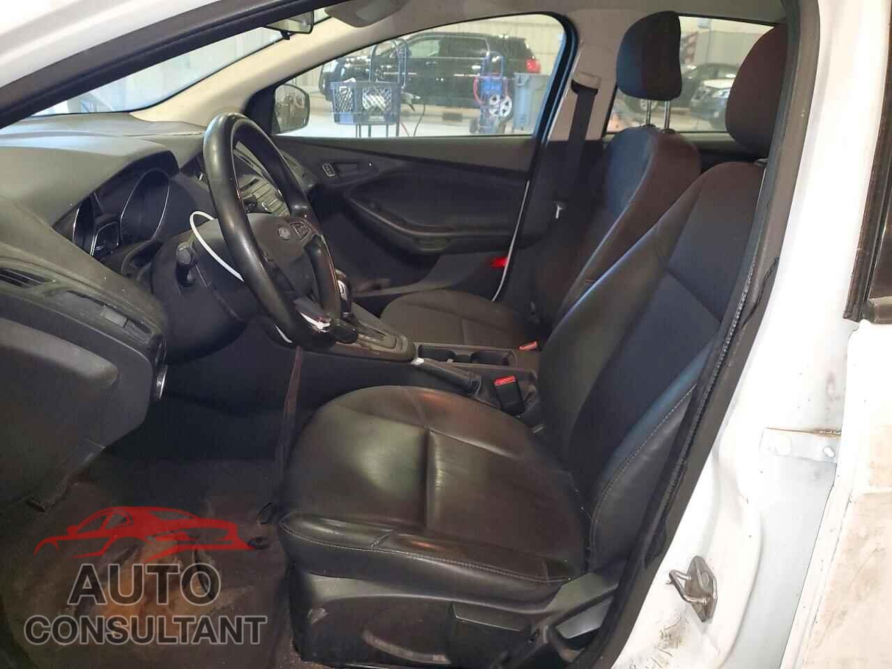 FORD FOCUS 2017 - 1FADP3E20HL332917