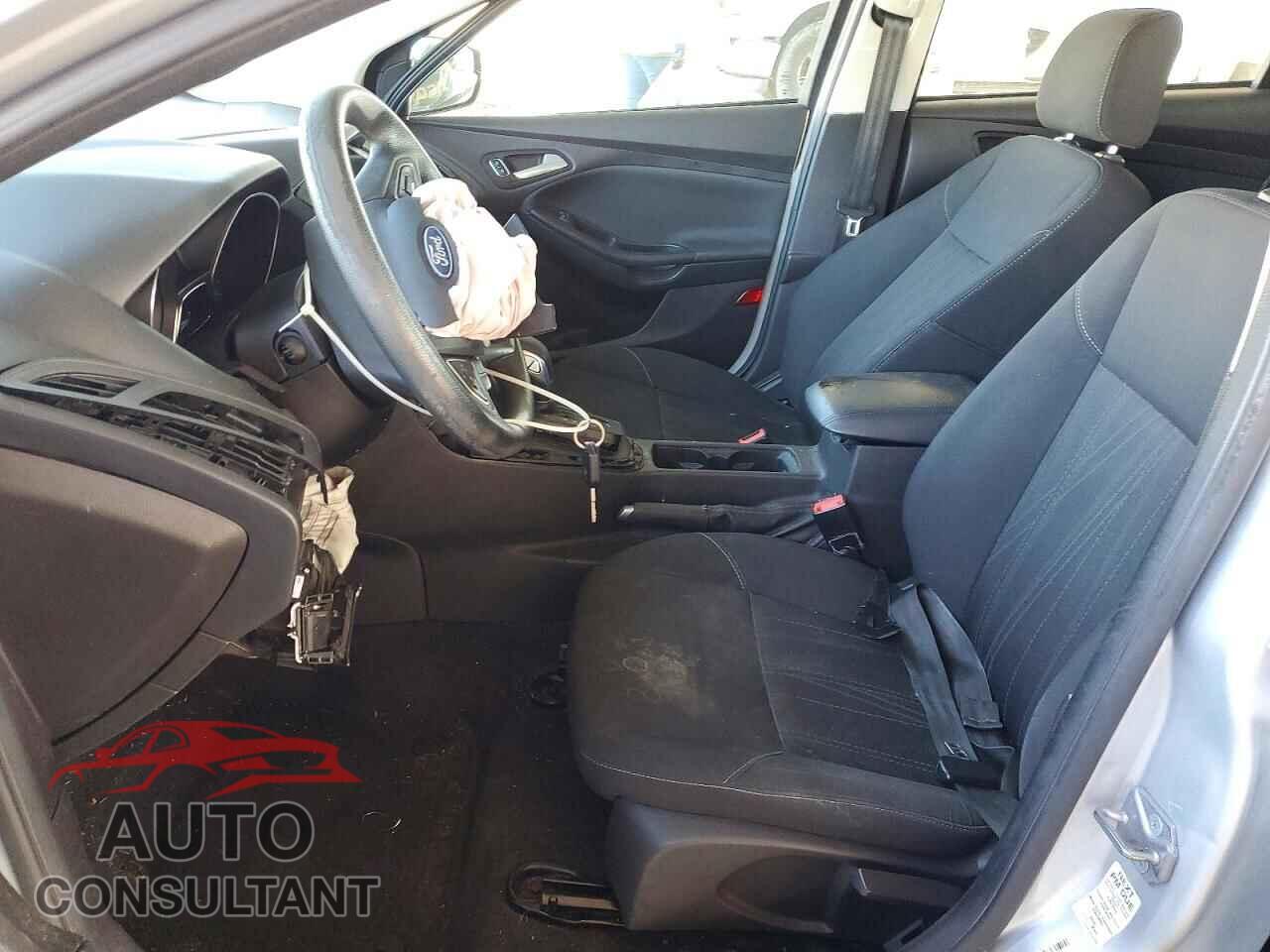 FORD FOCUS 2017 - 1FADP3F21HL215619