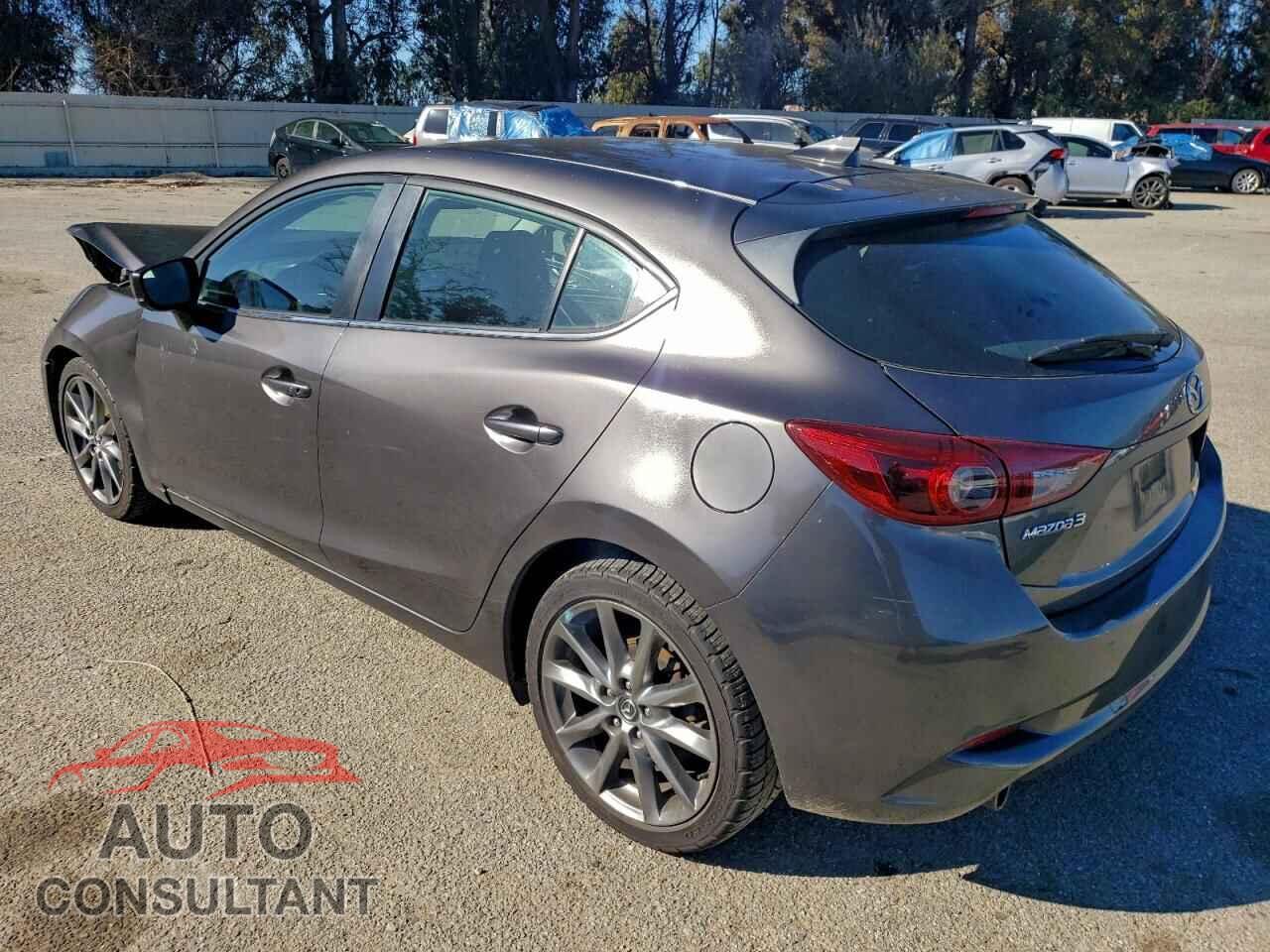 MAZDA 3 2018 - 3MZBN1M33JM276608