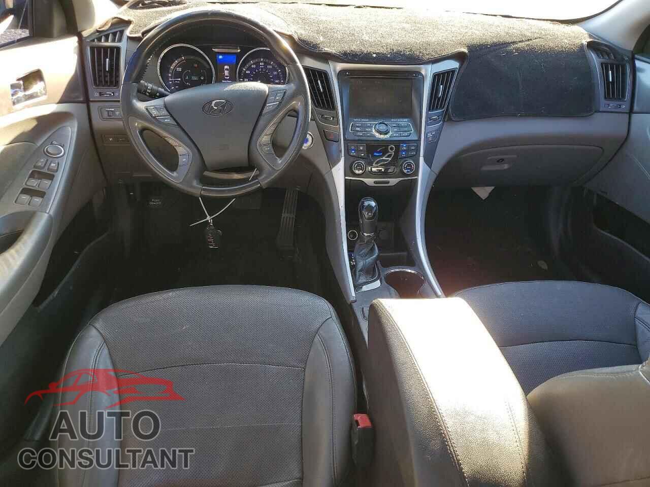 HYUNDAI SONATA 2012 - KMHEC4A40CA040918
