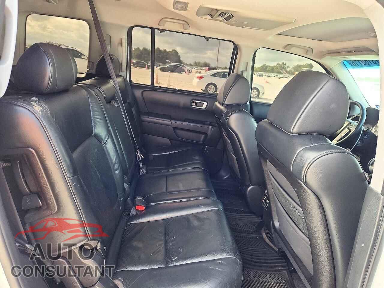 HONDA PILOT 2011 - 5FNYF4H96BB048697