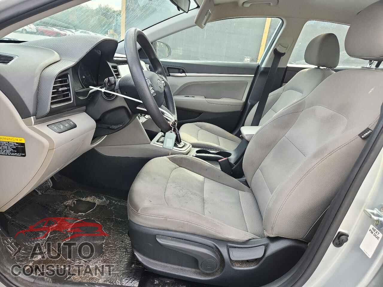 HYUNDAI ELANTRA 2019 - 5NPD84LF4KH417841