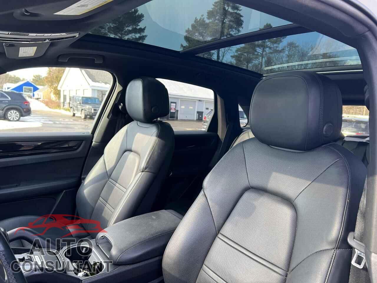PORSCHE CAYENNE 2019 - WP1AA2AY4KDA09702