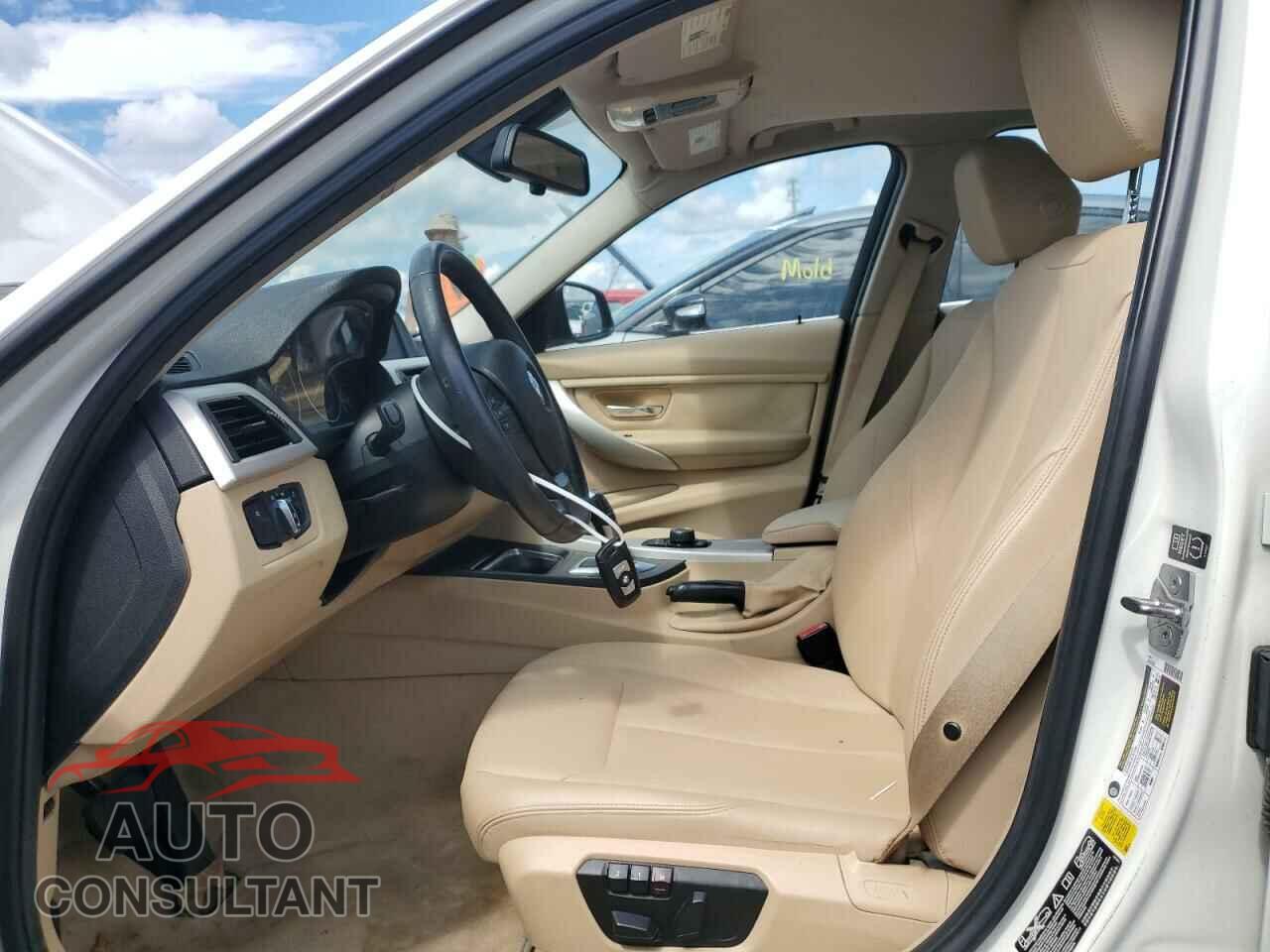 BMW 3 SERIES 2013 - WBA3C3C52DF981817