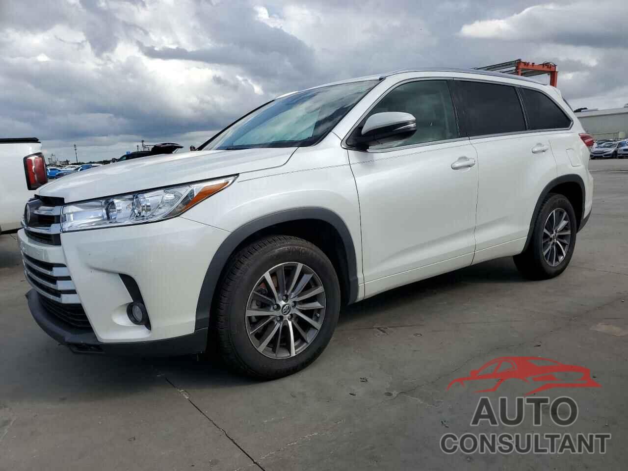 TOYOTA HIGHLANDER 2018 - 5TDKZRFH1JS273690