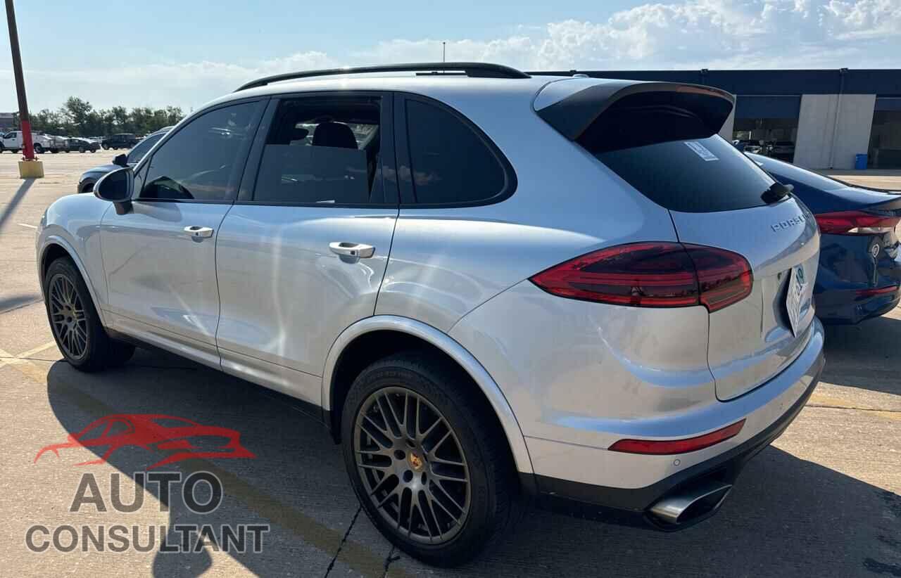 PORSCHE CAYENNE 2017 - WP1AA2A22HKA86696