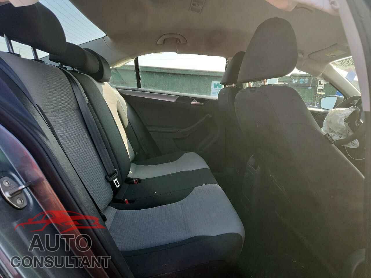 VOLKSWAGEN JETTA 2017 - 3VW2B7AJ4HM331835