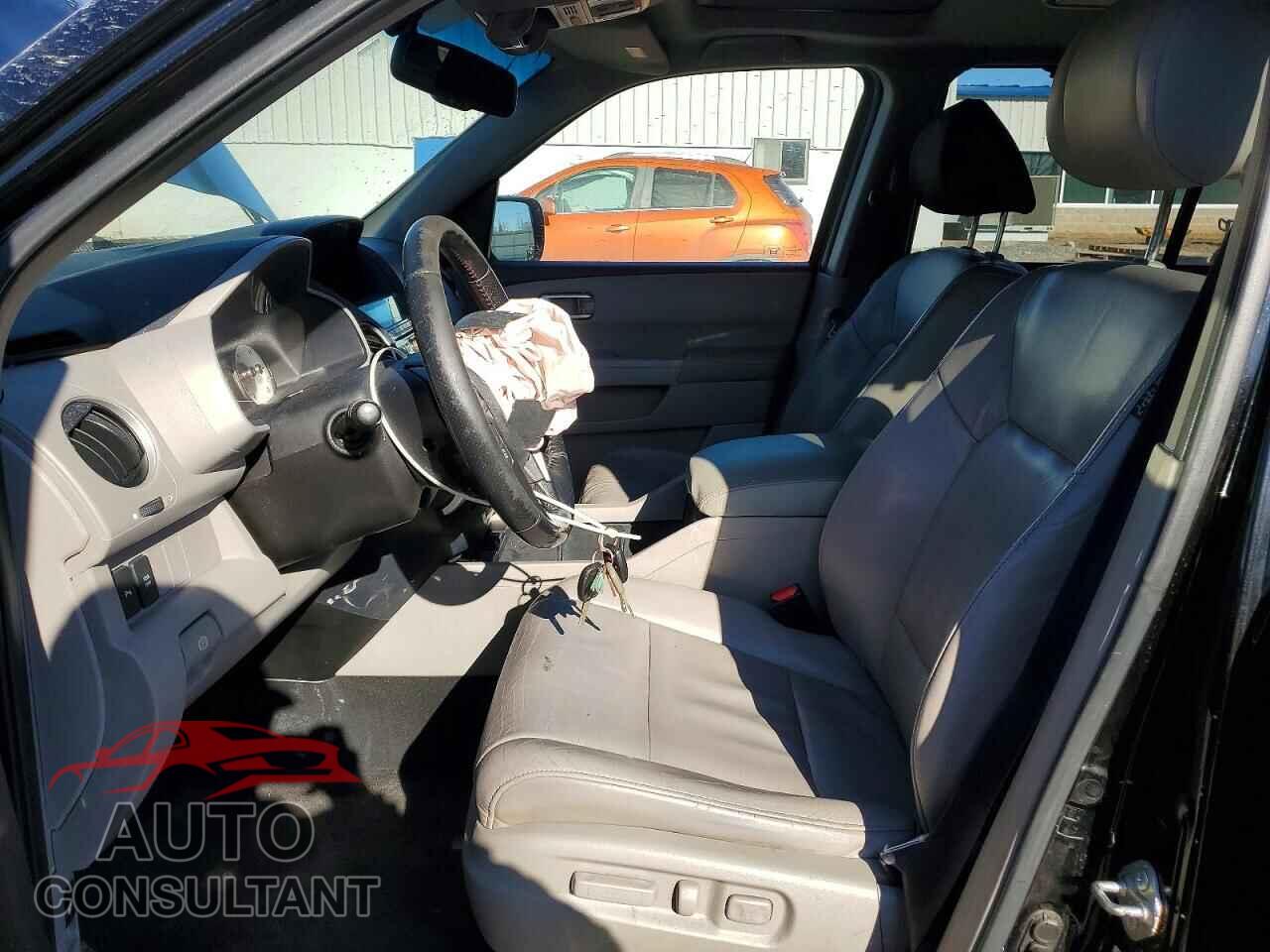HONDA PILOT 2011 - 5FNYF4H96BB050434