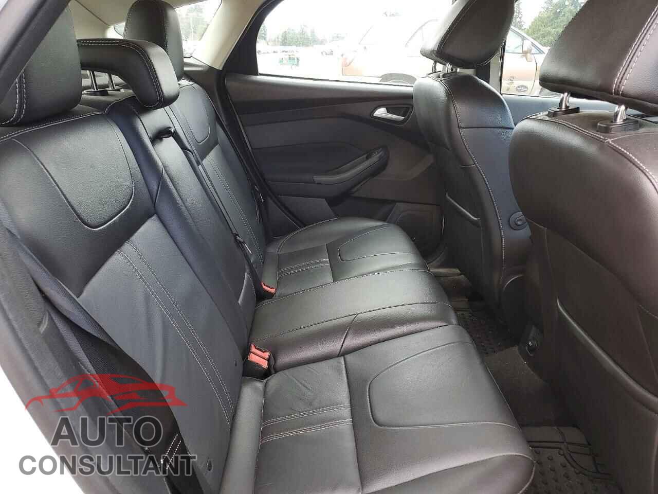 FORD FOCUS 2014 - 1FADP3N24EL433440