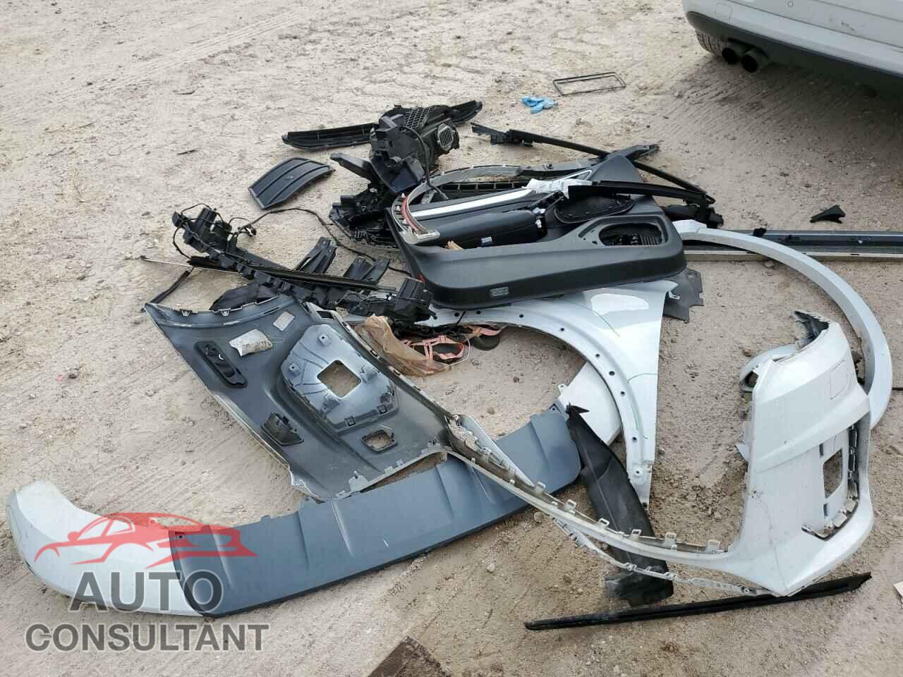 AUDI Q3 2017 - WA1JCCFS6HR008546