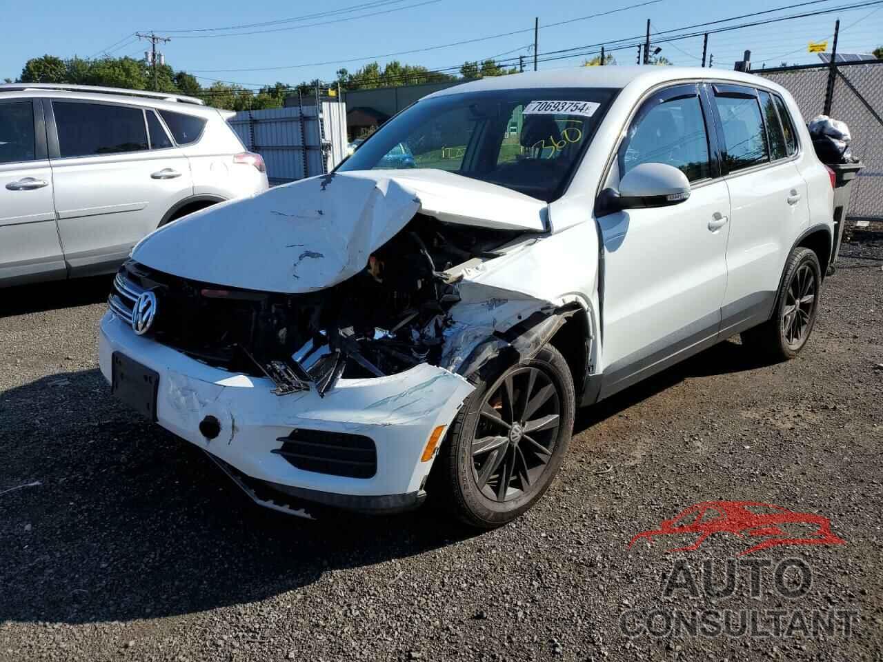 VOLKSWAGEN TIGUAN 2017 - WVGBV7AX8HK048730