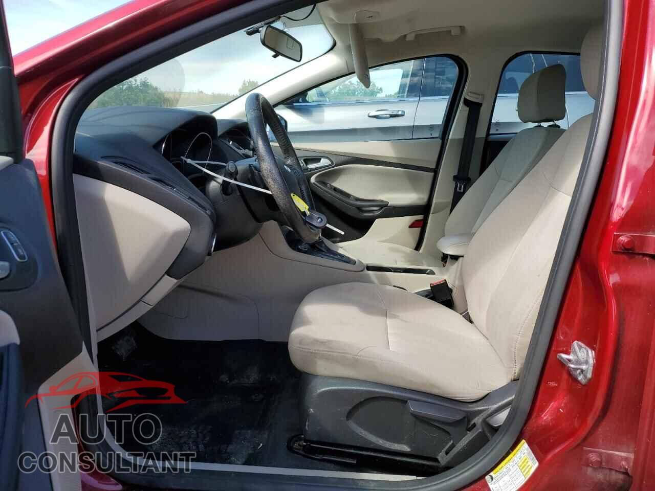 FORD FOCUS 2015 - 1FADP3K25FL210197