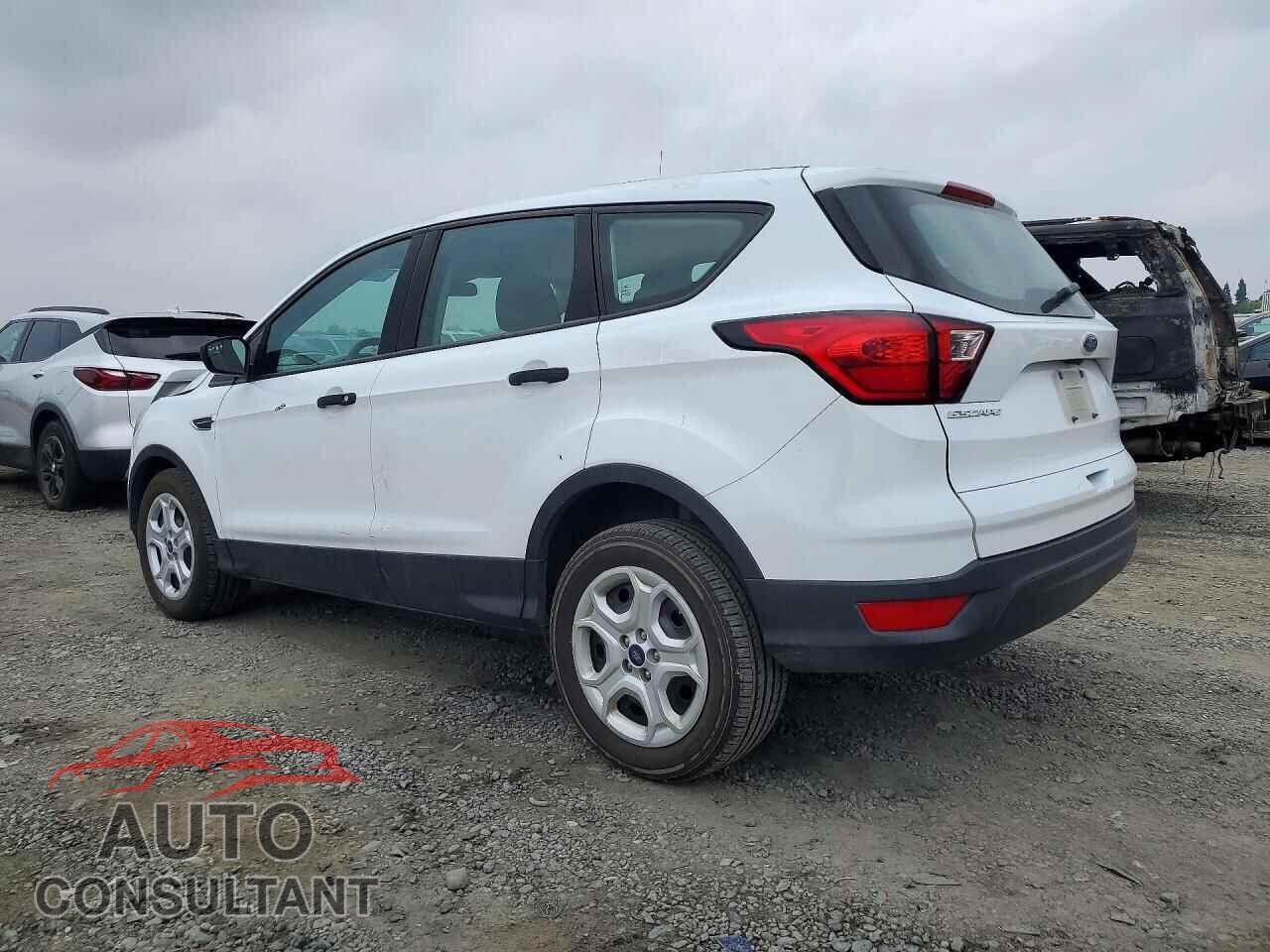 FORD ESCAPE 2019 - 1FMCU0F73KUB05726