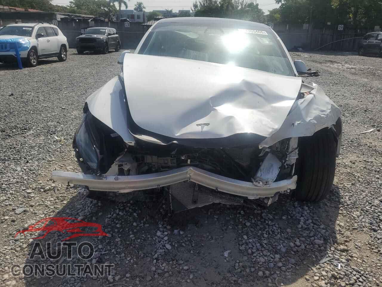 TESLA MODEL 3 2024 - 5YJ3E1EA4RF865767
