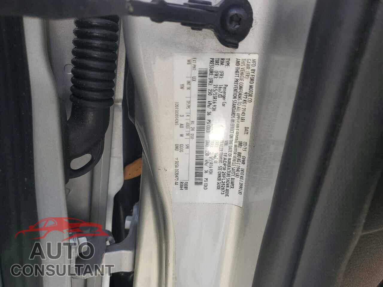 FORD FOCUS 2015 - 1FADP3F26FL252873