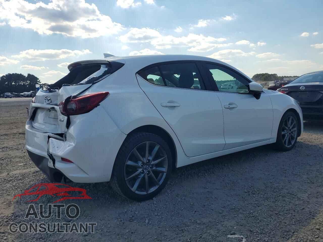 MAZDA 3 2018 - 3MZBN1M34JM207507