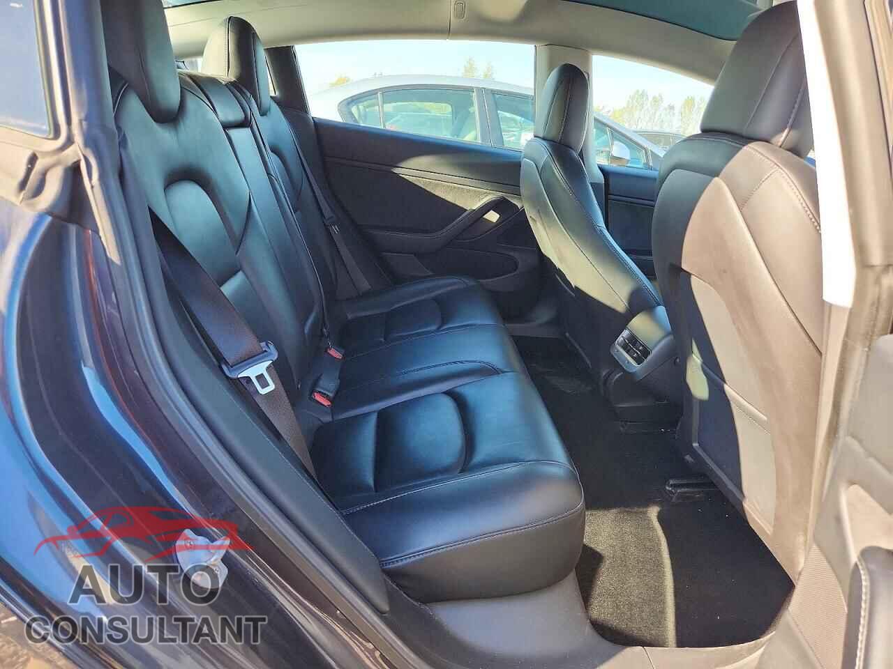 TESLA MODEL 3 2019 - 5YJ3E1EA7KF528872