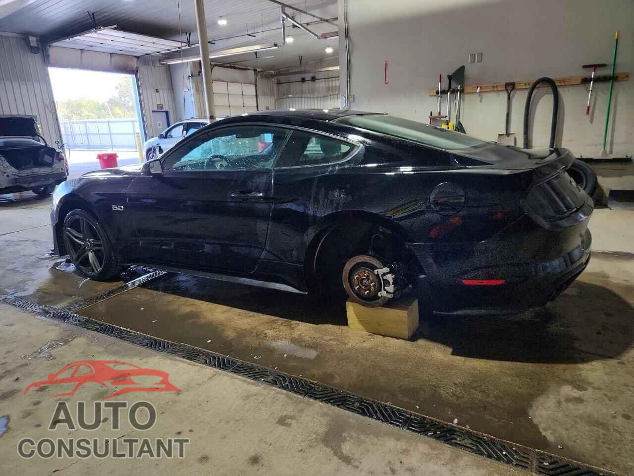 FORD MUSTANG 2018 - 1FA6P8CF8J5120255