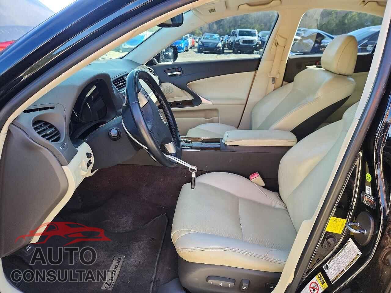 LEXUS IS 2011 - JTHCF5C25B5050550