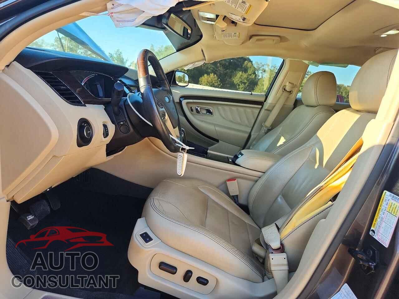 FORD TAURUS 2018 - 1FAHP2F88JG101549