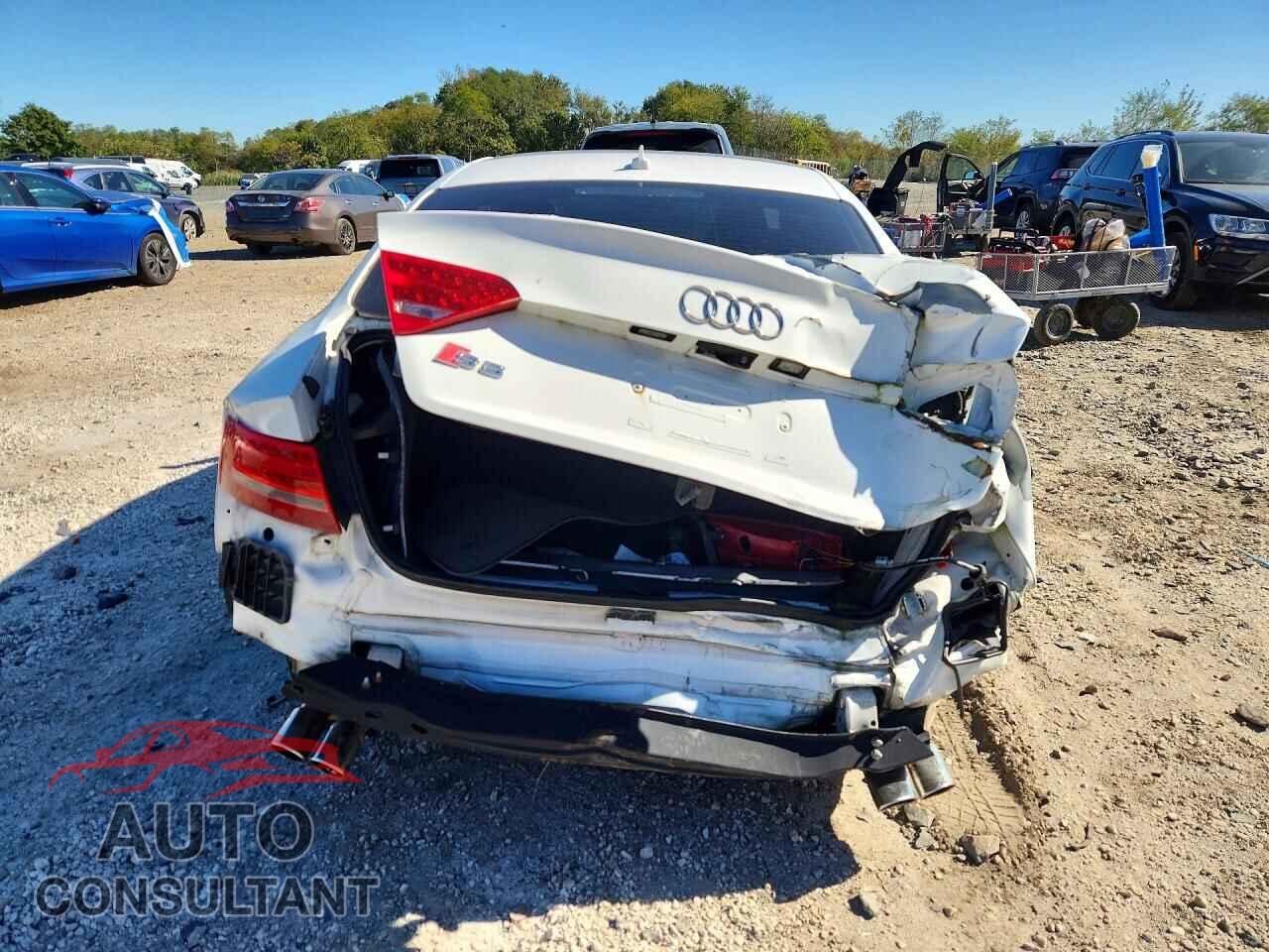 AUDI S5/RS5 2010 - WAUCVAFR6AA035807