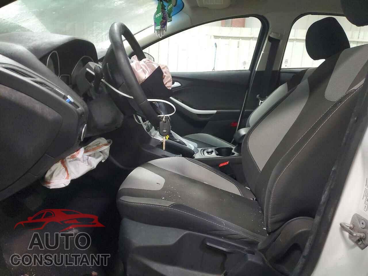 FORD FOCUS 2014 - 1FADP3F2XEL364364