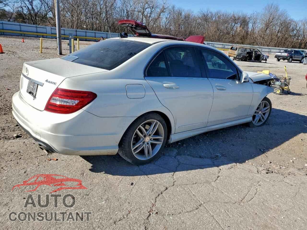 MERCEDES-BENZ C-CLASS 2012 - WDDGF8BB1CF857283