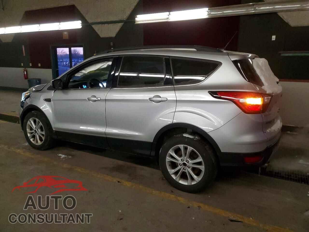 FORD ESCAPE 2017 - 1FMCU9GD9HUD27401