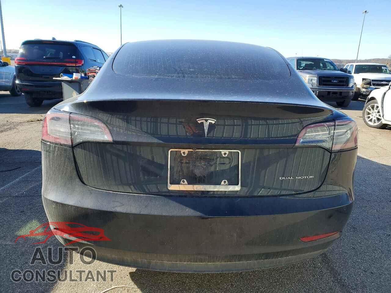 TESLA MODEL 3 2018 - 5YJ3E1EB2JF070844