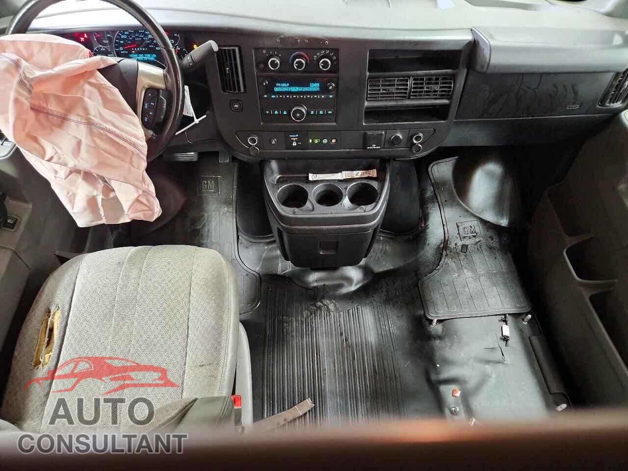 CHEVROLET EXPRESS 2017 - 1GCWGAFF4H1109123