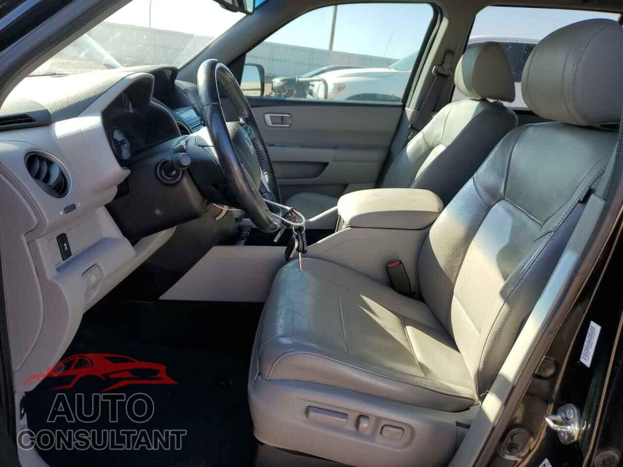 HONDA PILOT 2015 - 5FNYF4H59FB026082