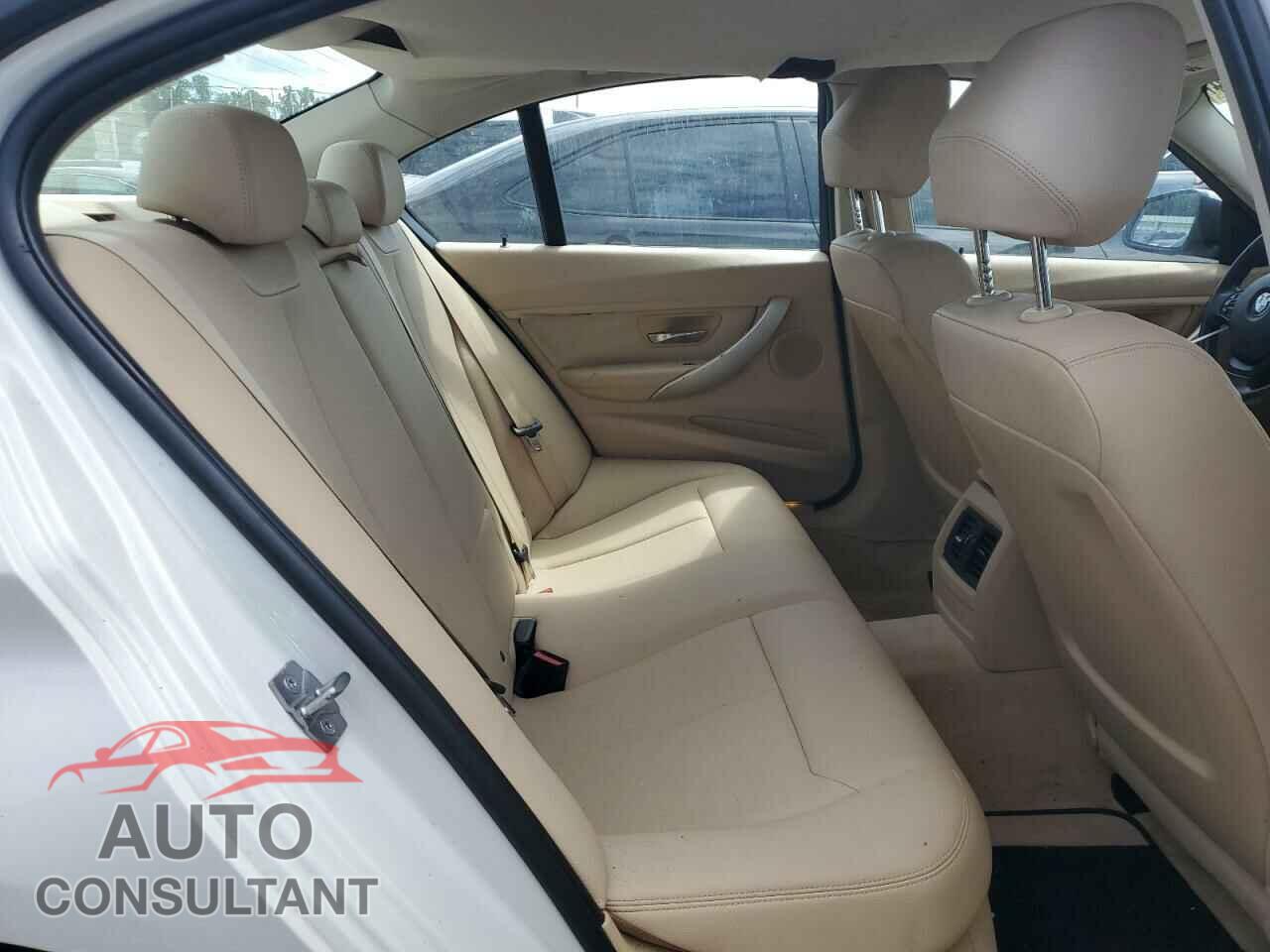 BMW 3 SERIES 2013 - WBA3C3C52DF981817